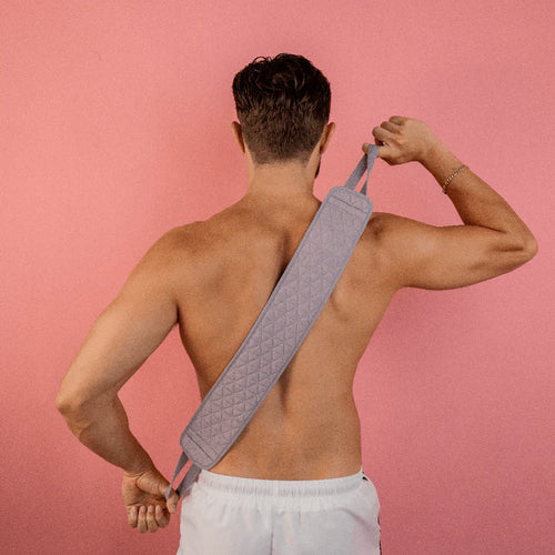 man doing back scrub with skncove back scrubber